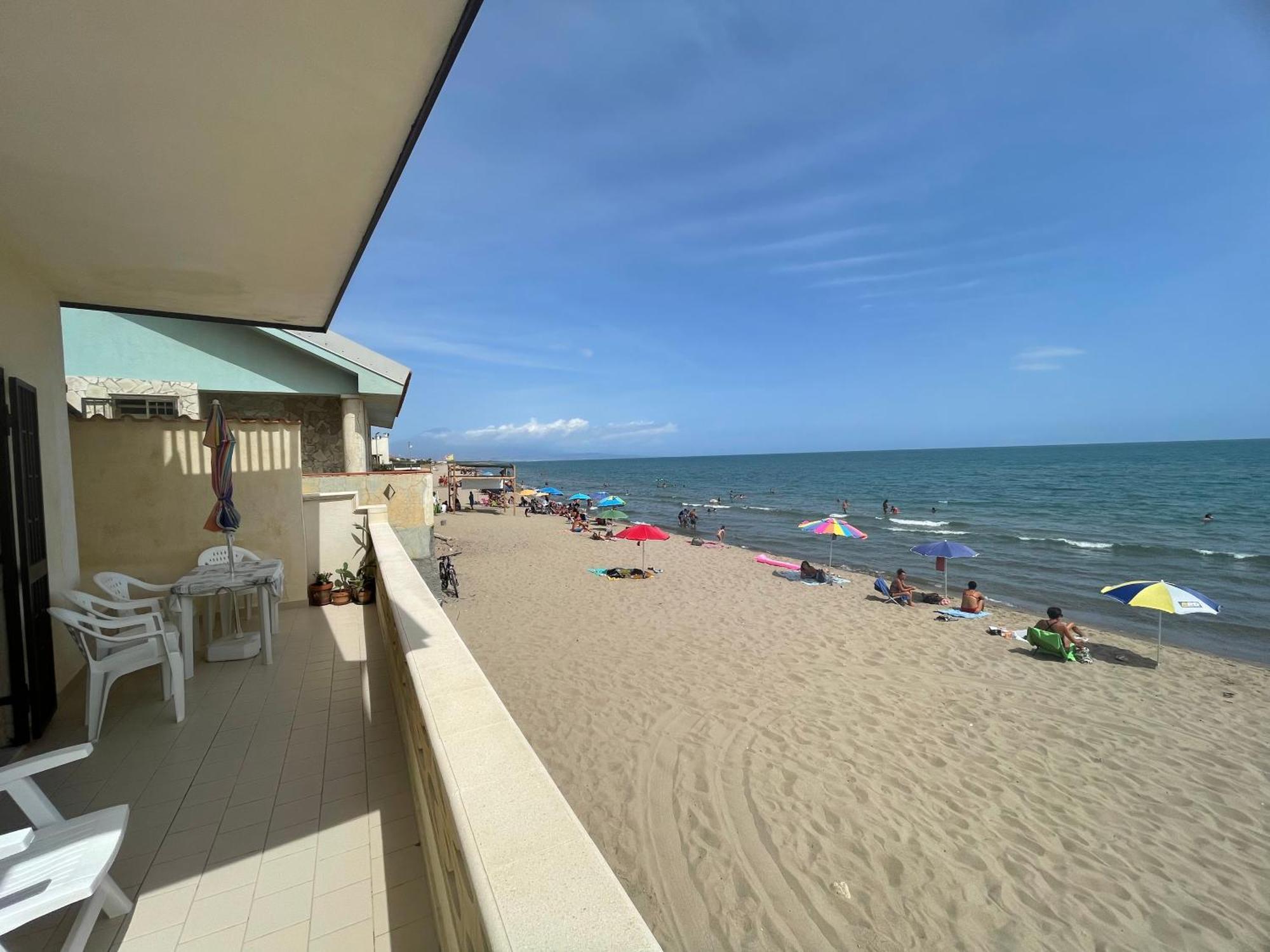 Paradiso Fronte Mare Villa Agnone Bagni Buitenkant foto