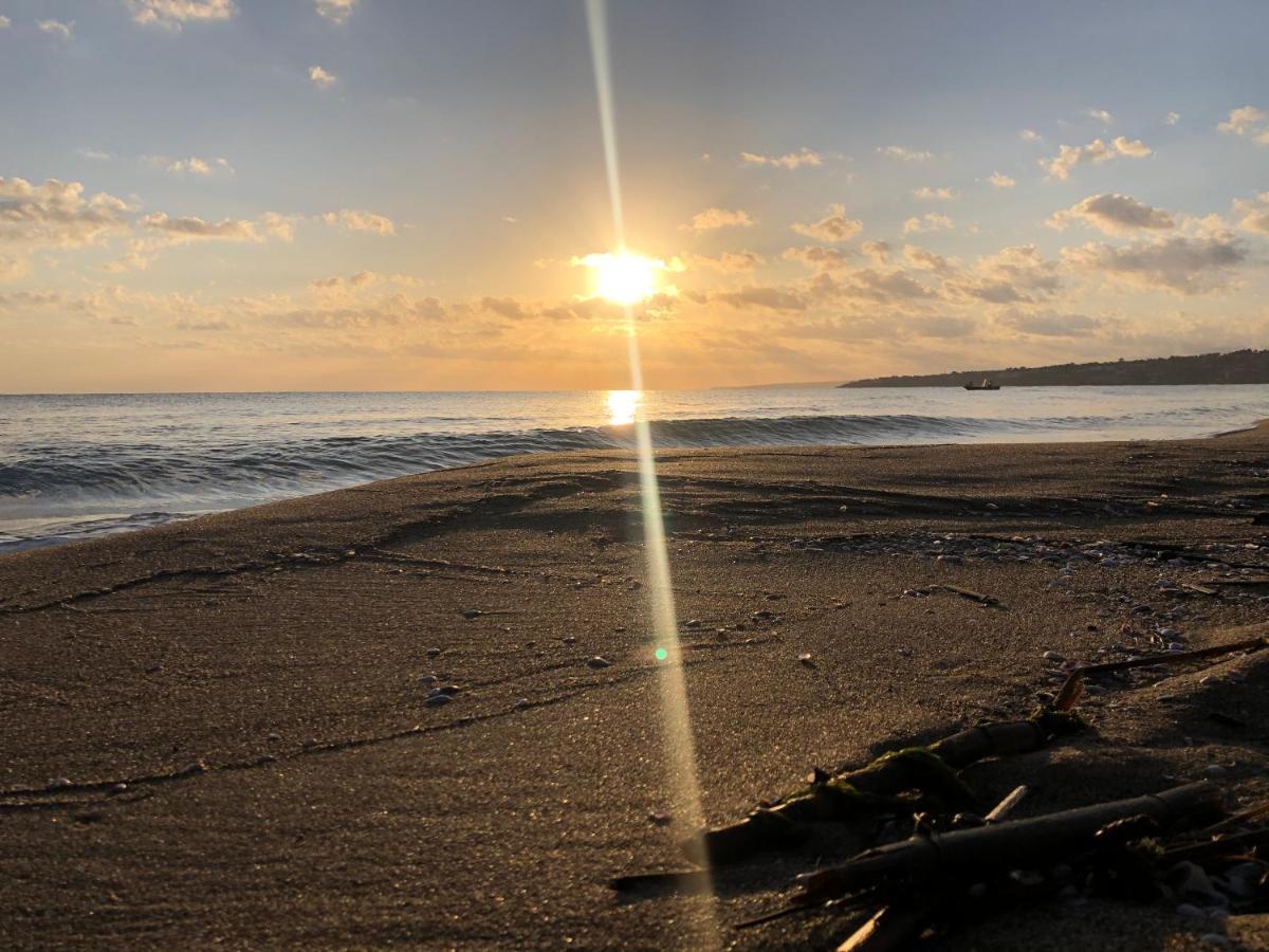 Paradiso Fronte Mare Villa Agnone Bagni Buitenkant foto